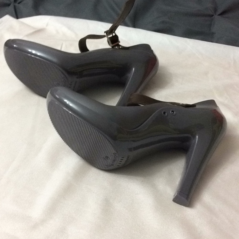Shoes - Picture 4 of 4